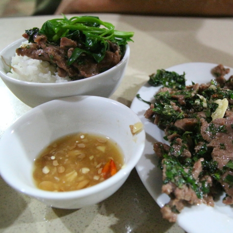 Lihaa pinaatilla ja riisiä, Vietnam